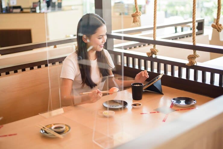Top Reasons to Buy an Acrylic Sneeze Guard for Food Protection in Australia
